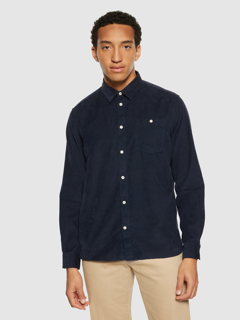 KnowledgeCotton Apparel - MEN Regular fit corduroy shirt Shirts 1001 Total Eclipse
